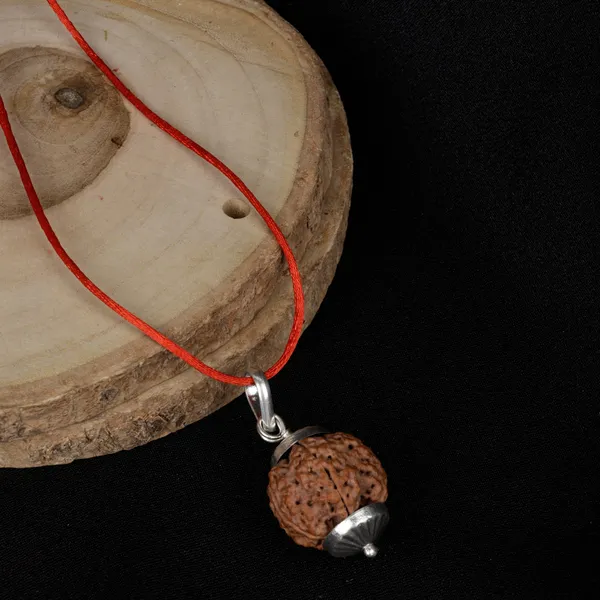 Panchmukhi_Nepali_Rudraksh_Pendant_With_Thread